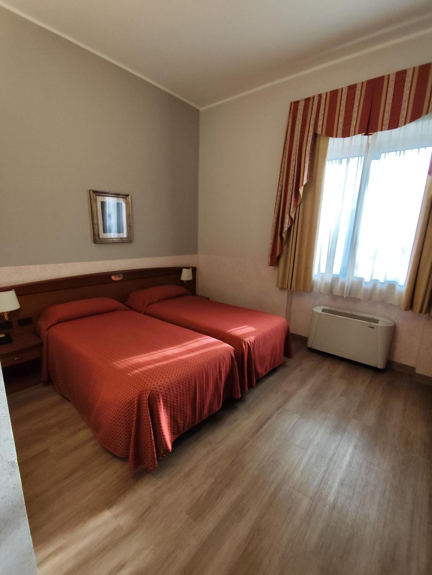 Hotel Majestic San Giuliano Milanese Exterior photo