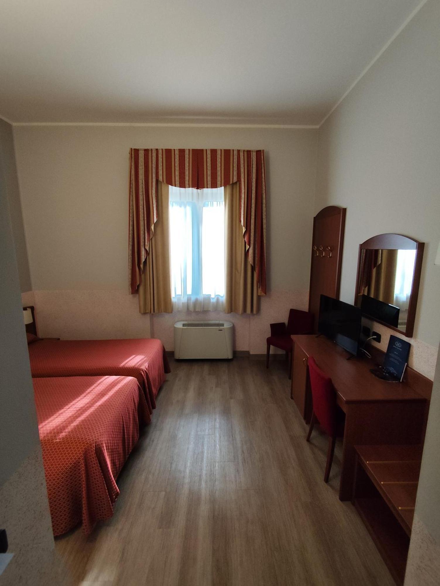 Hotel Majestic San Giuliano Milanese Exterior photo