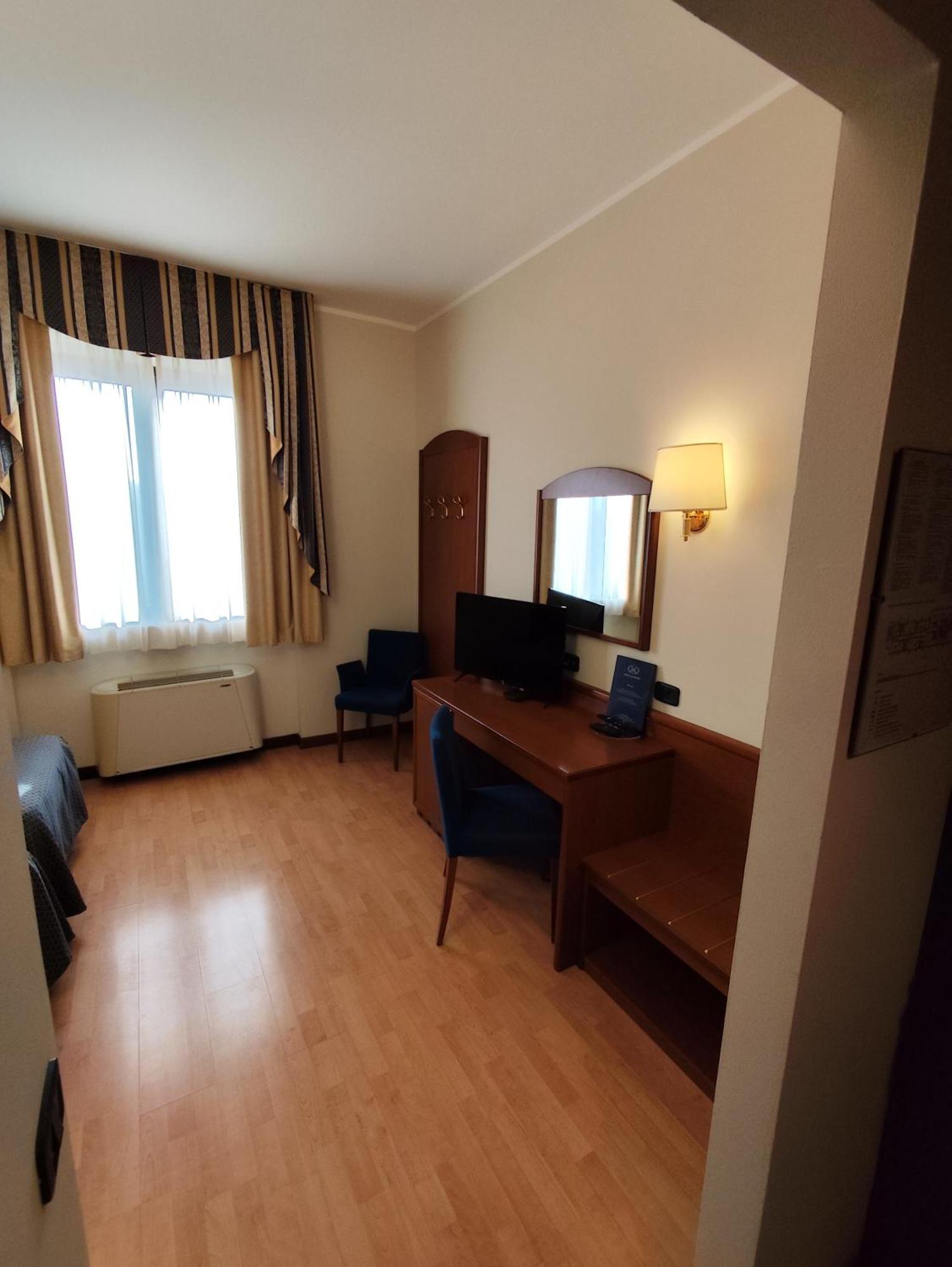 Hotel Majestic San Giuliano Milanese Exterior photo