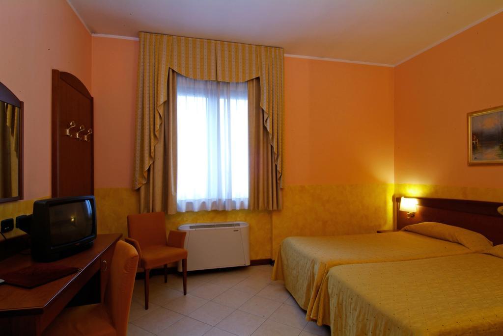 Hotel Majestic San Giuliano Milanese Room photo