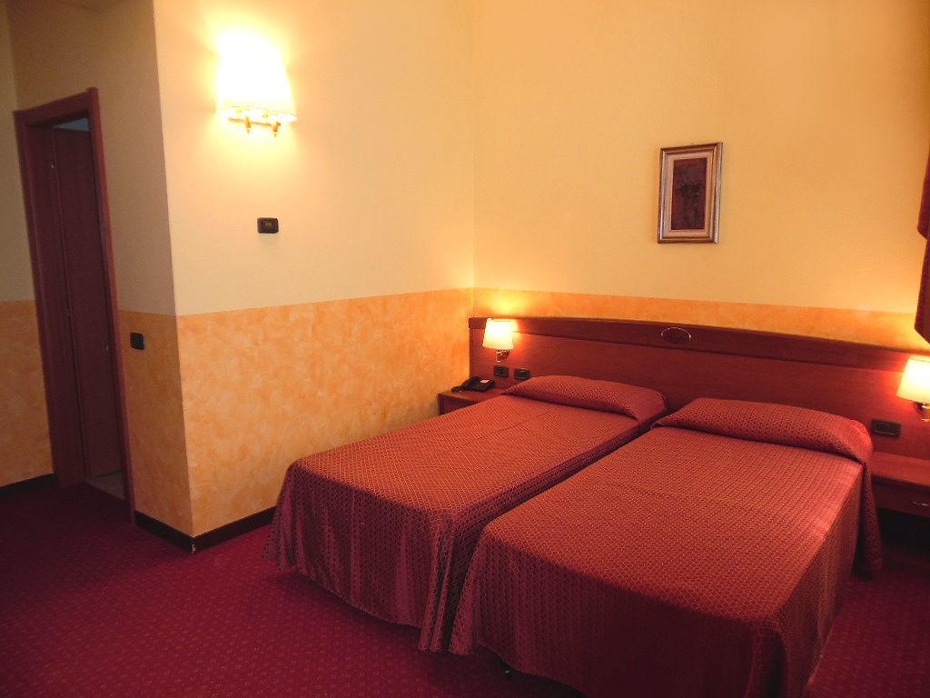 Hotel Majestic San Giuliano Milanese Exterior photo