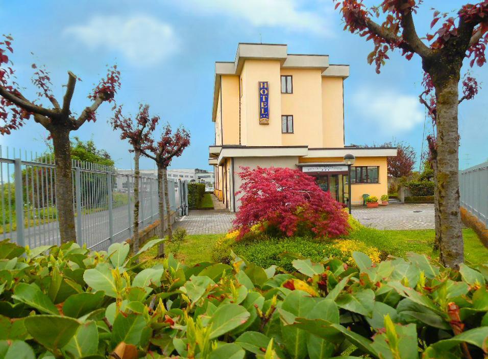 Hotel Majestic San Giuliano Milanese Exterior photo